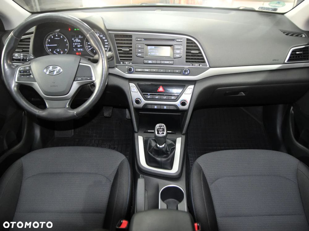 Hyundai Elantra 1.6 Classic Plus - 5