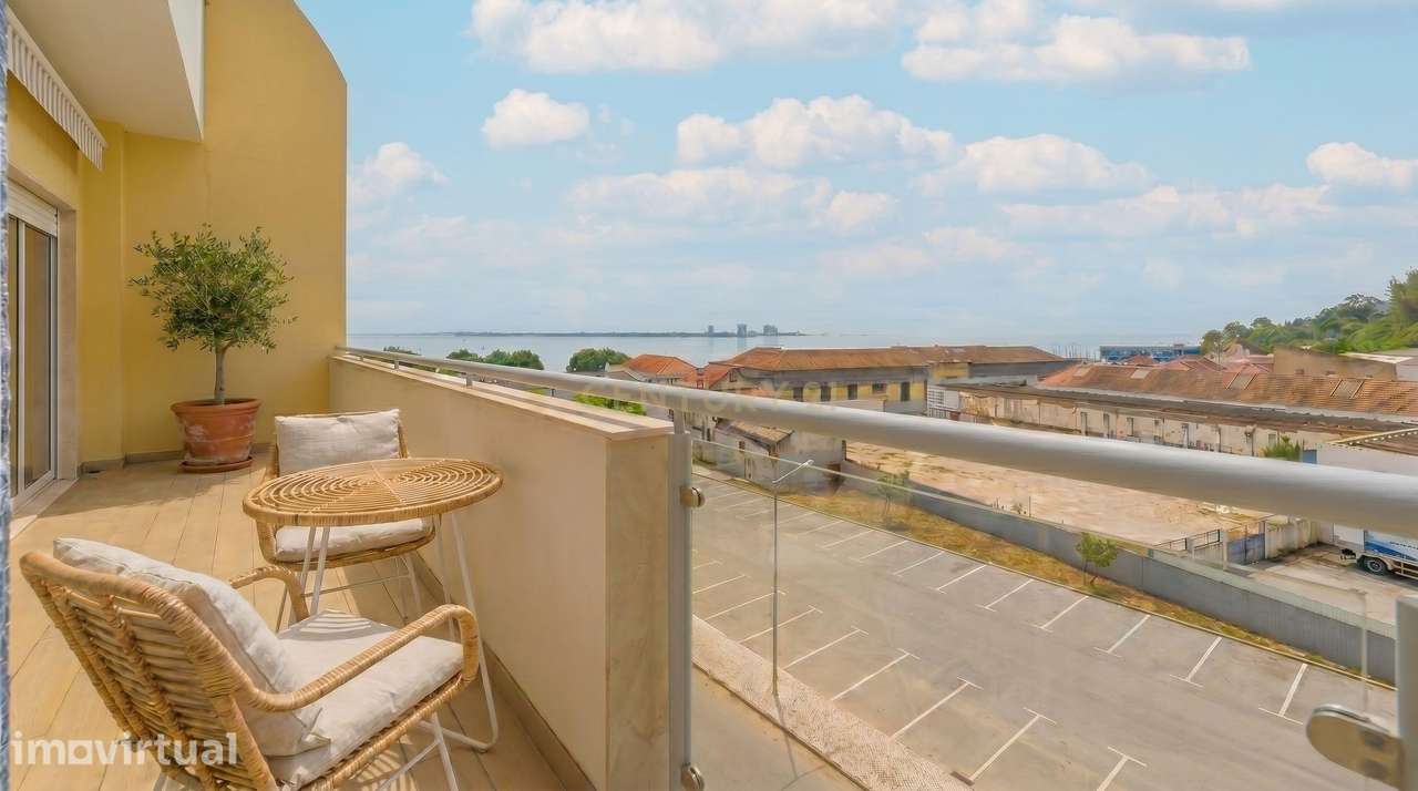 Apartamento T3 com Vista Rio, Varanda e Lugar de Parqueamento, na Sabo - Grande imagem: 2/55