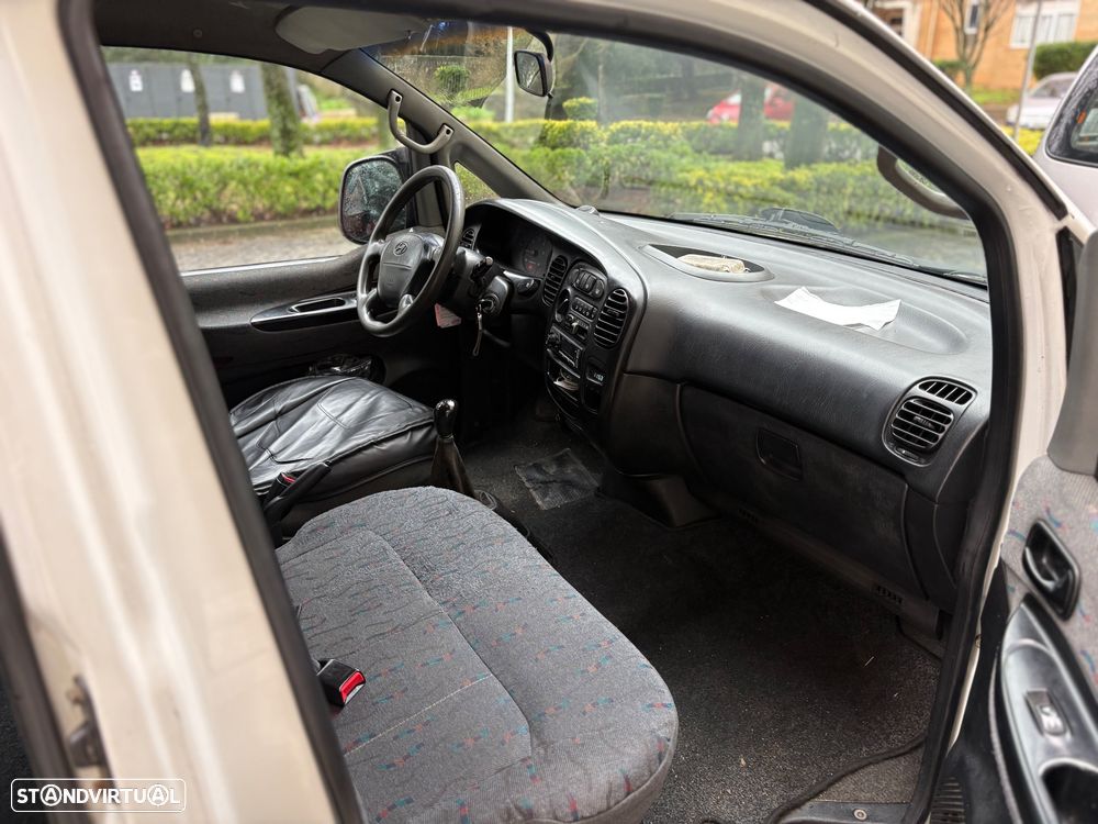 Hyundai H-1 Starex - 4
