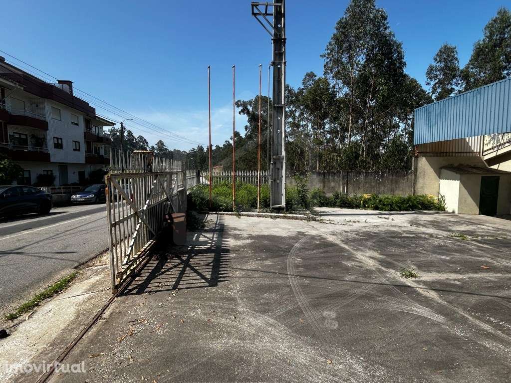 Armazém em São Martinho da Gândara, Oliveira de Azeméis - Grande imagem: 4/31