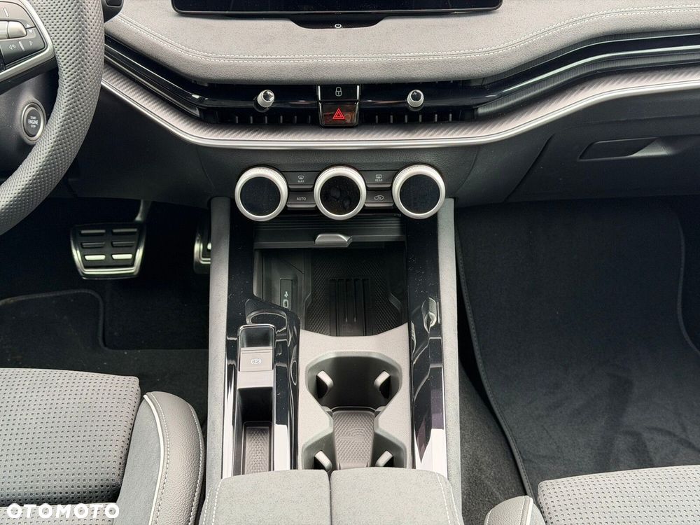 Skoda Superb 2.0 TDI SCR 4x4 Sportline DSG - 17