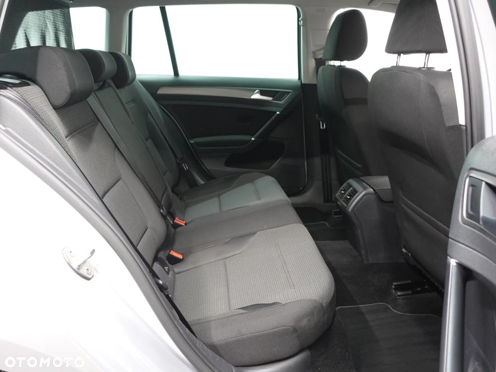 Volkswagen Golf - 23