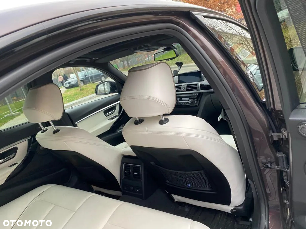BMW Seria 3 330i xDrive M Sport - 13