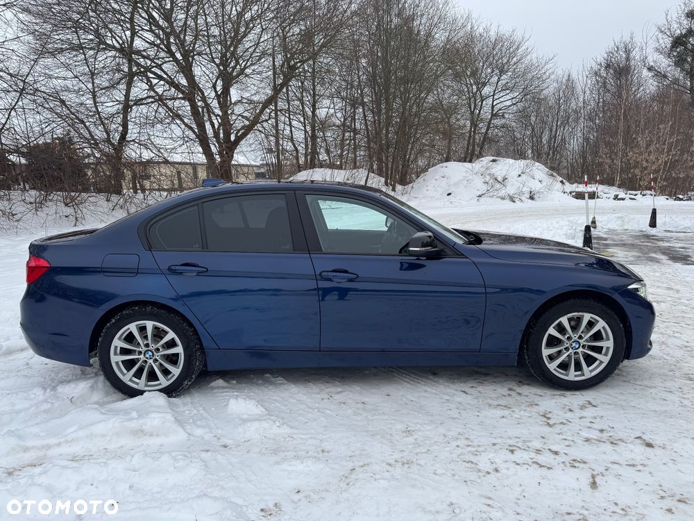 BMW Seria 3 330i xDrive - 11