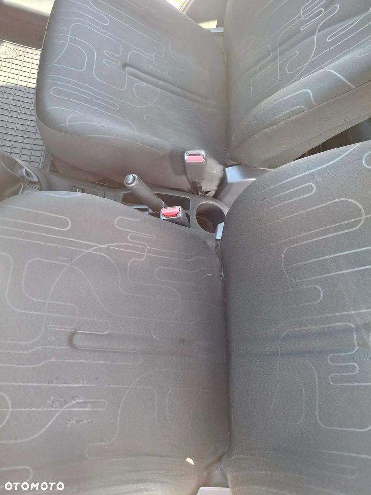Toyota Yaris 2010 photo 3