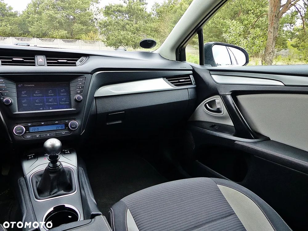 Toyota Avensis 2.0 D-4D Premium - 37