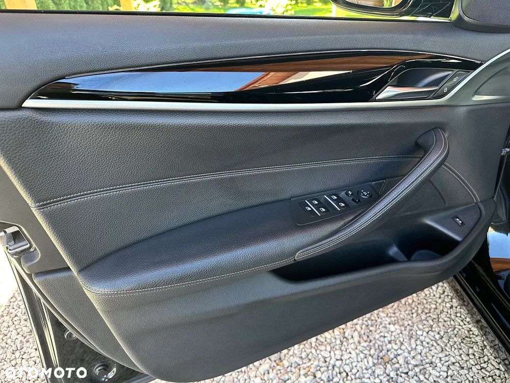 BMW Seria 5 520d Sport Line - 22