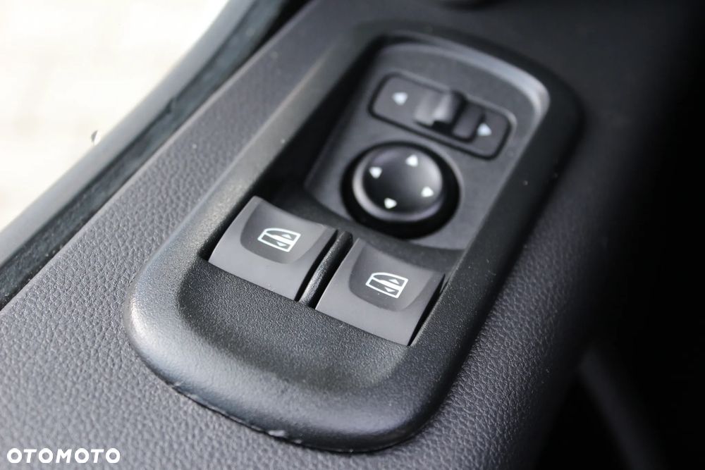 Nissan NV400 - 16