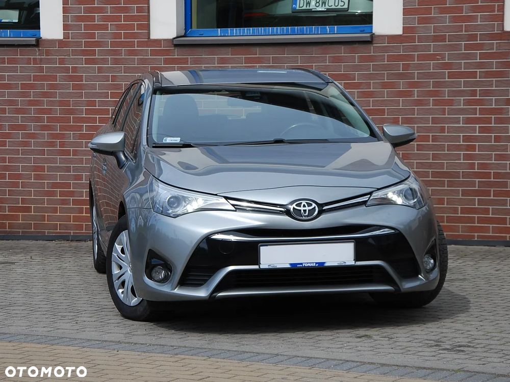 Toyota Avensis - 16