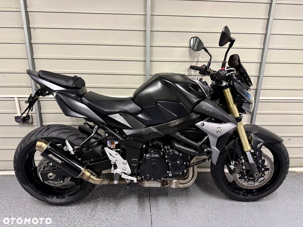 Suzuki GSR - 2