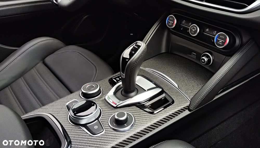 Alfa Romeo Stelvio V6 2.9 Bi-Turbo AT8-Q4 Quadrifoglio - 29