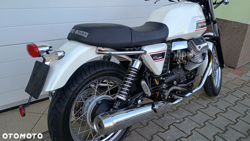 Moto Guzzi V7 - 32