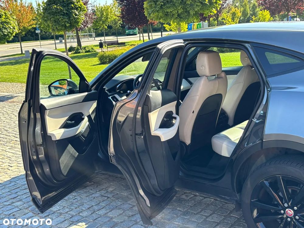 Jaguar E-Pace 2.0 i4D AWD R-Dynamic HSE - 8