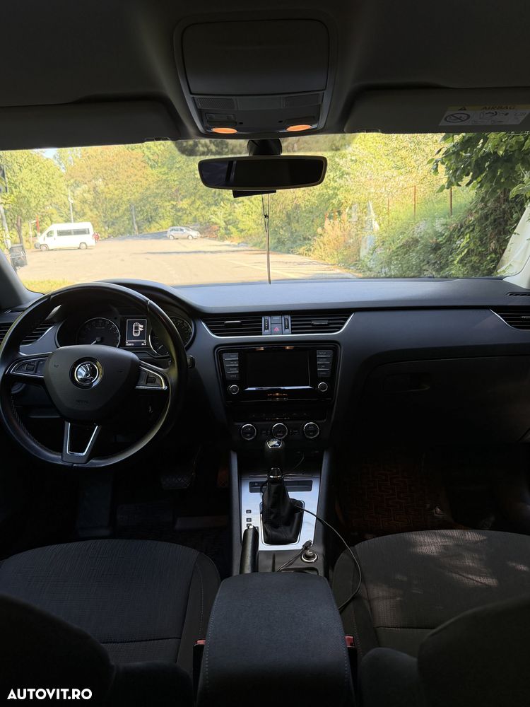 Skoda Octavia 1.6 TDI DSG Ambition - 9