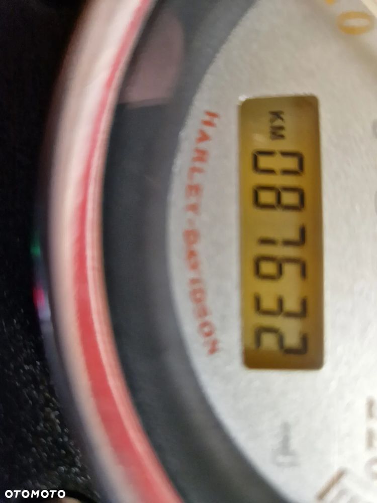 Harley-Davidson Dyna Street Bob - 20