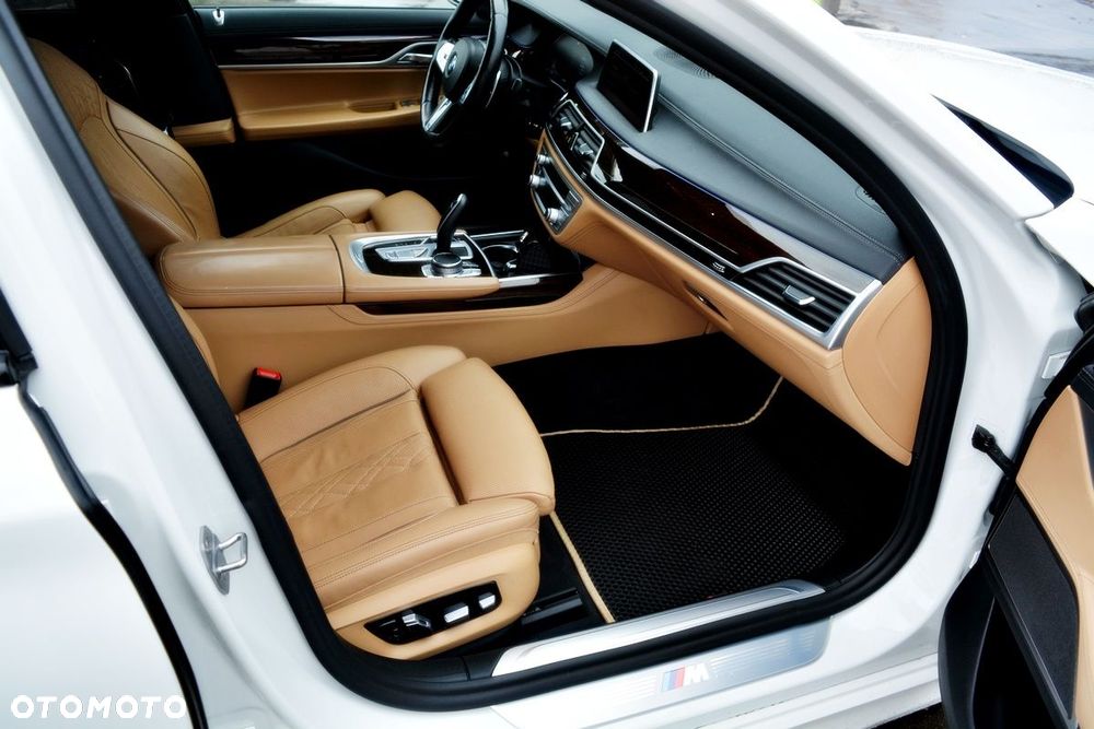 BMW Seria 7 750Li xDrive - 21
