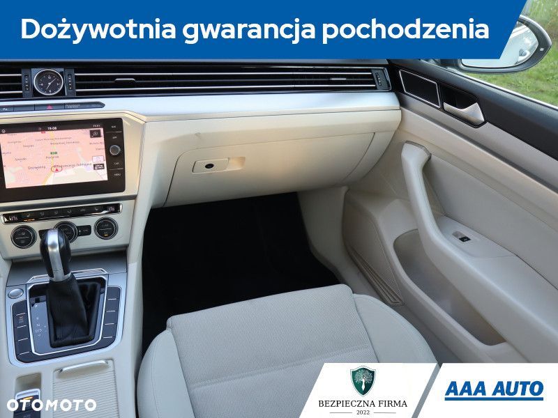 Volkswagen Passat - 10