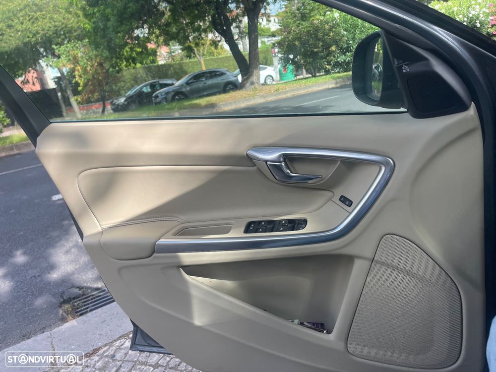 Volvo V60 2.0 D3 Summum Geartronic - 12