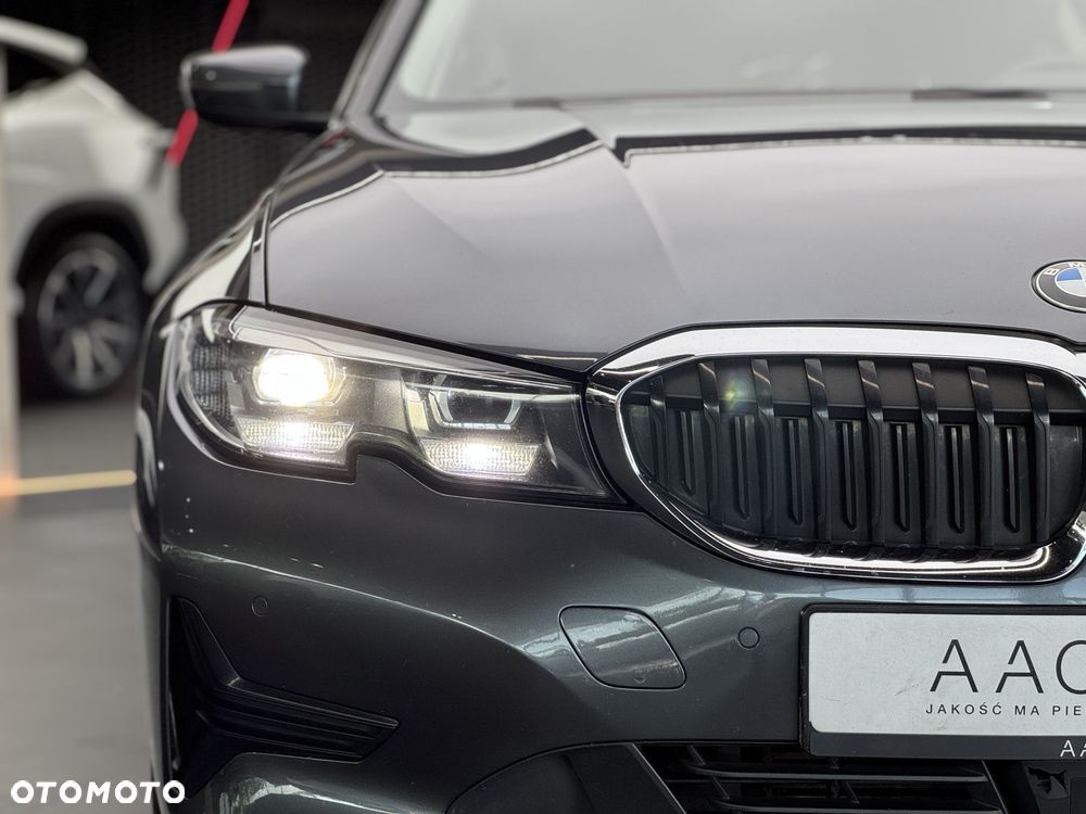 BMW Seria 3 318i - 40