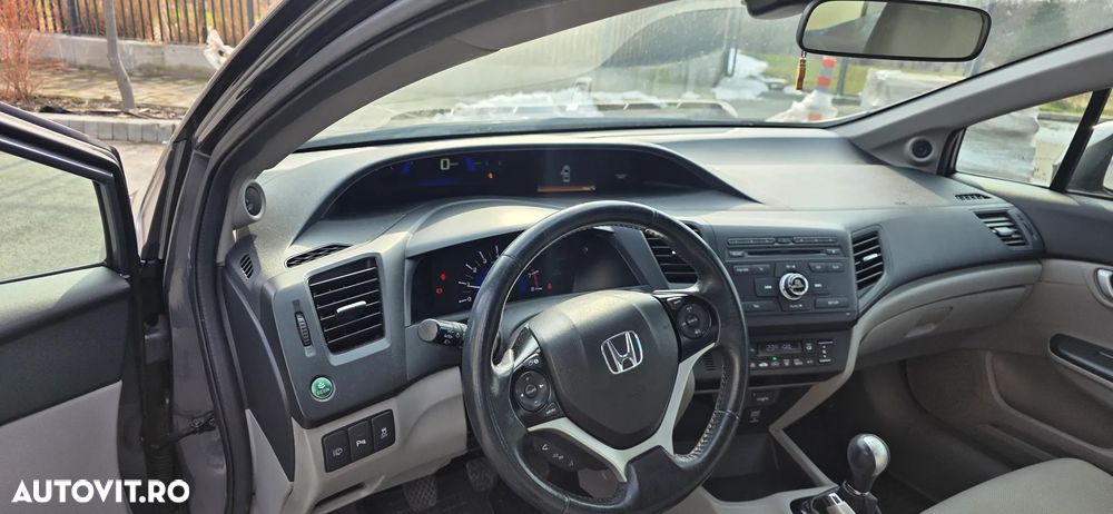 Honda Civic 1.8 MT ES - 18