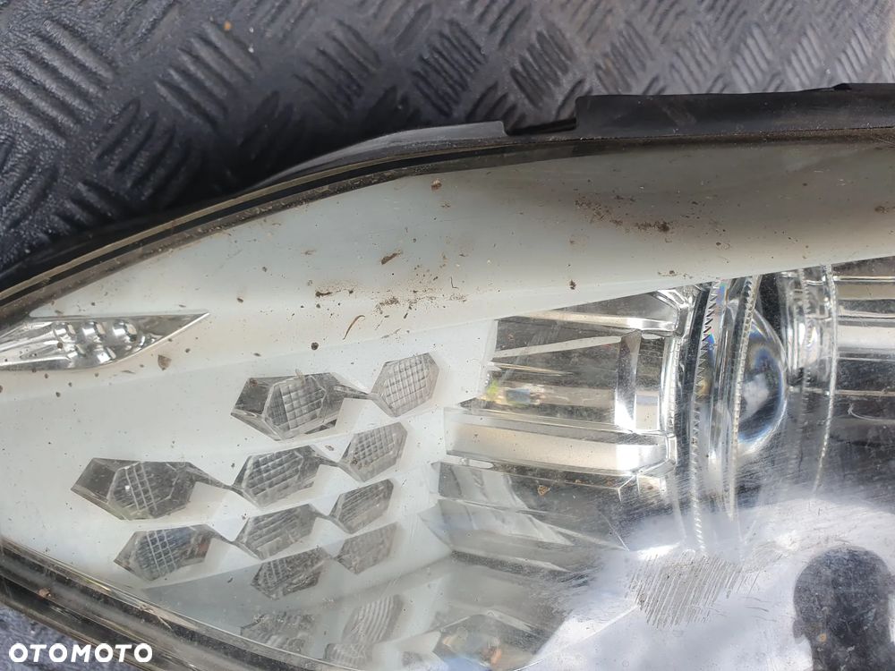 LAMPA BMW F10 F11 BI XENON SKRĘTNY PRZED LIFTEM PRAWA EUROPA 7203252-18 - 2