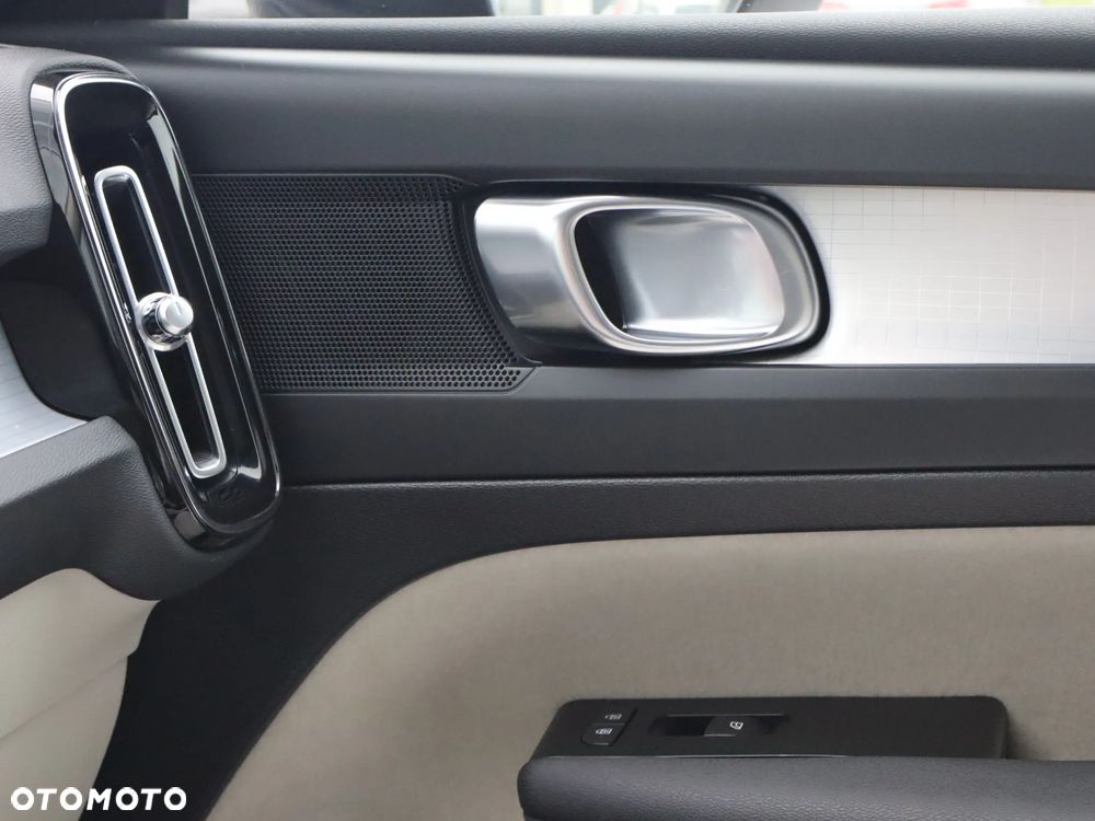 Volvo XC 40 T3 Momentum Pro - 22