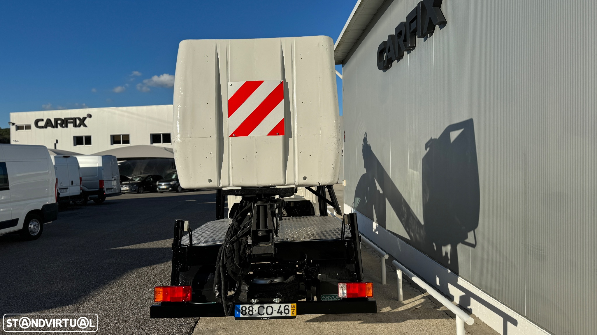 Toyota Dyna 3.0 D-4D C/ Cesto Elervatório - 9