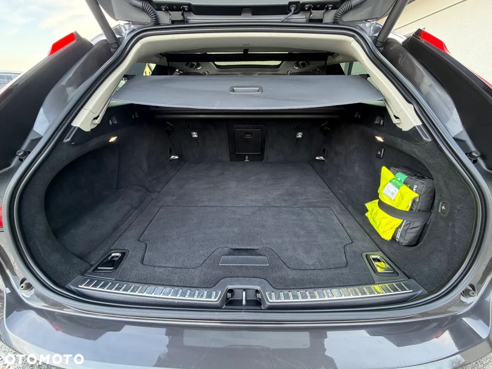 Volvo V90 Cross Country B5 D AWD Ultimate - 32