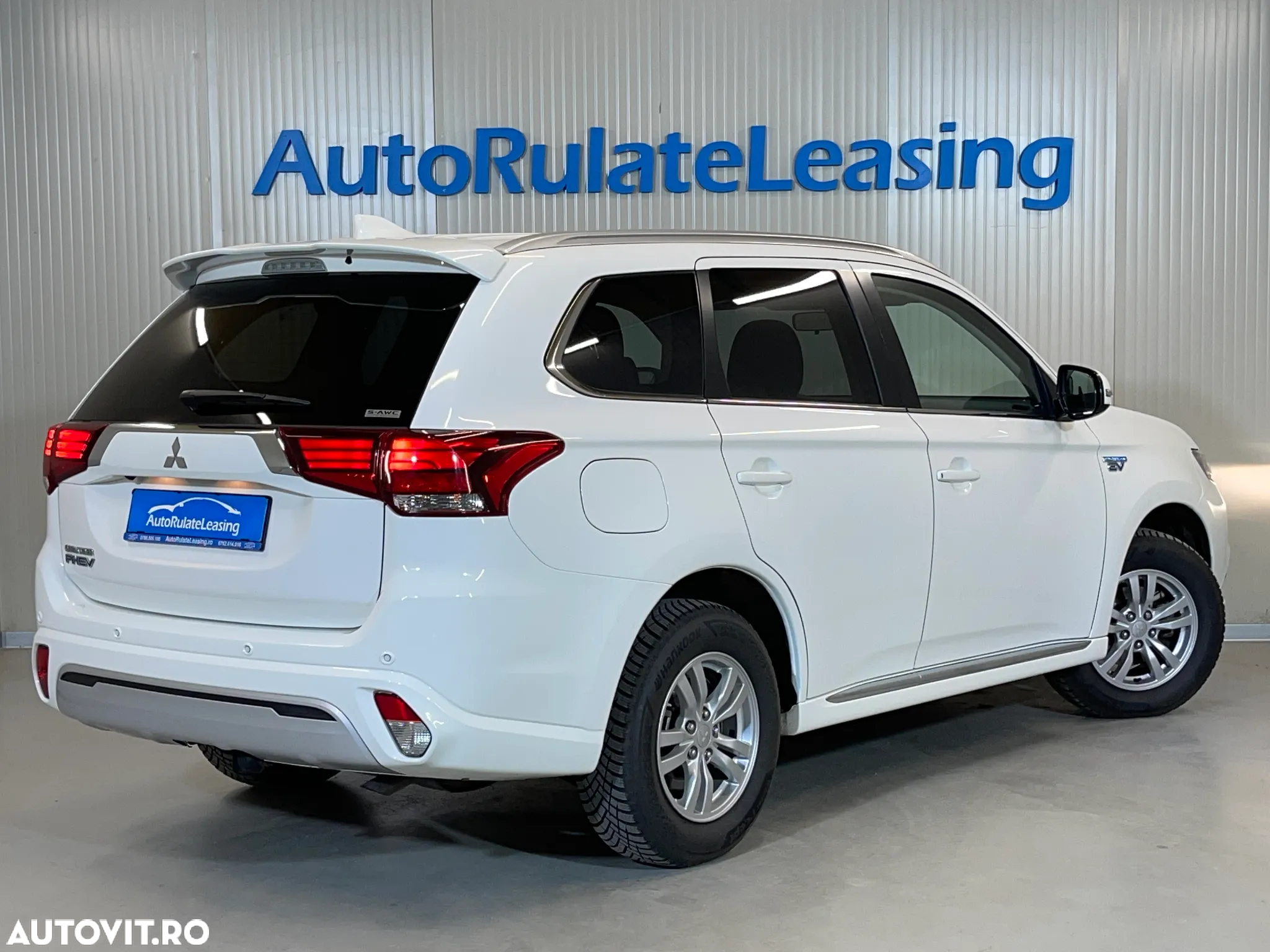 Mitsubishi Outlander 2.4 4WD Plug-In Hybrid - 3