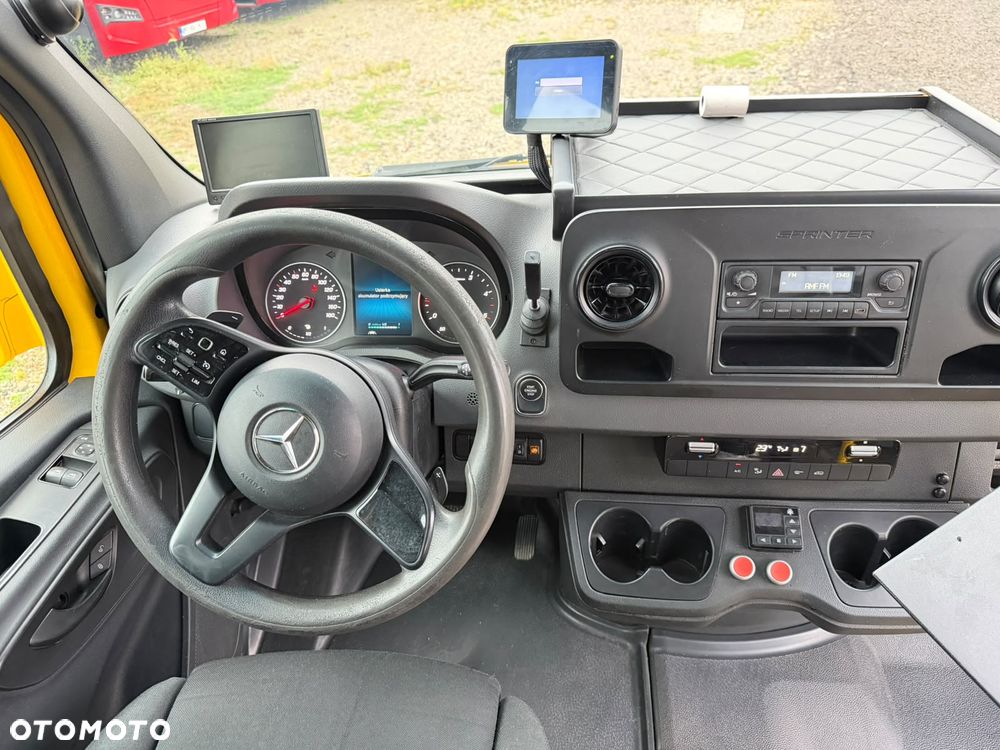 Mercedes-Benz Sprinter 519 - 23