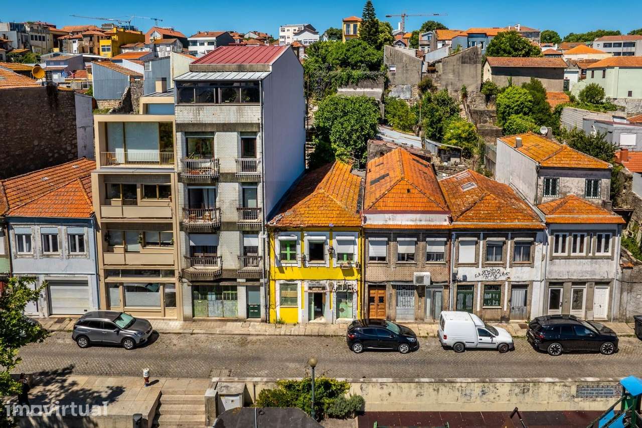 Prédio com vista Douro para reabilitar — Fontaínhas — Potencial de amp - Grande imagem: 3/26