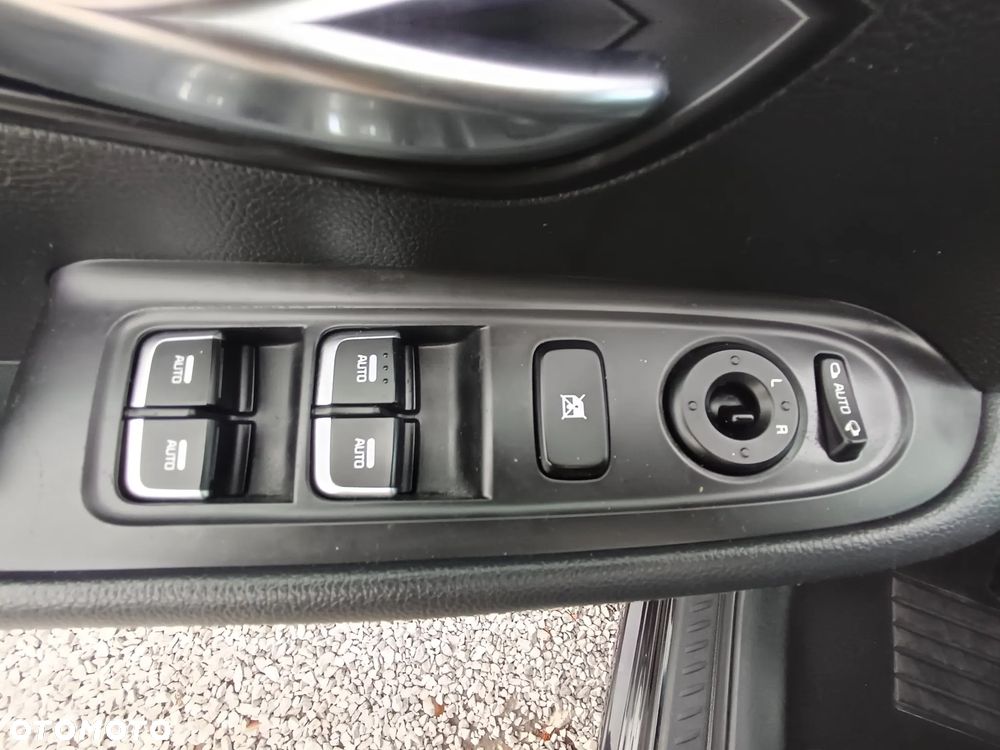 Kia Carens 1.6 GDI Dream Team Edition - 27