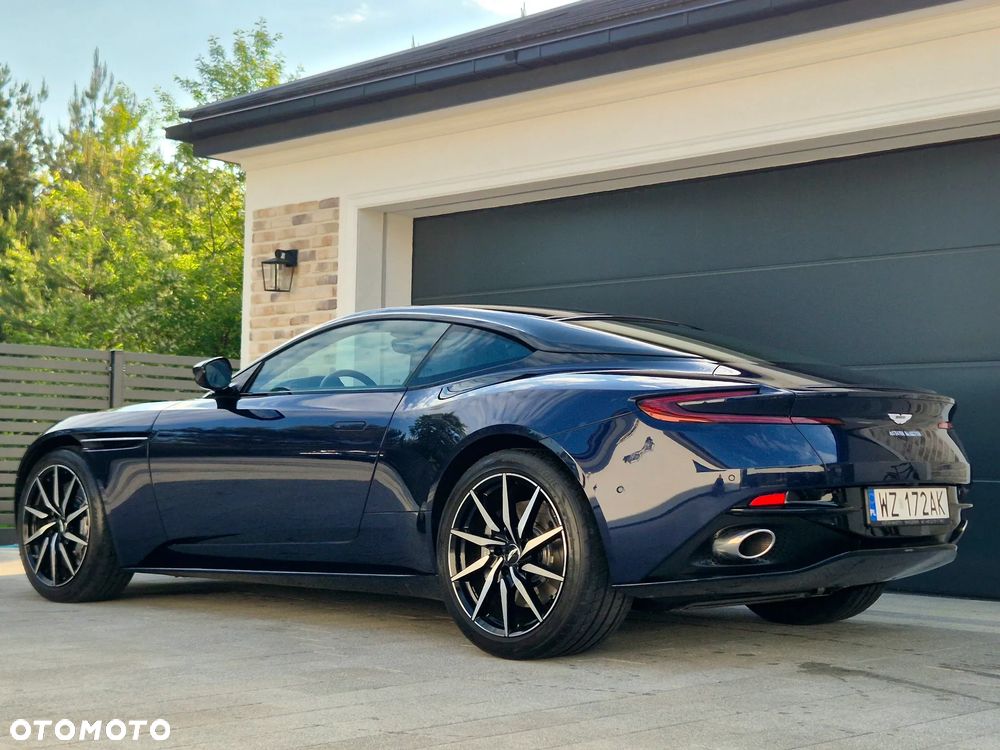Aston Martin DB11 - 10