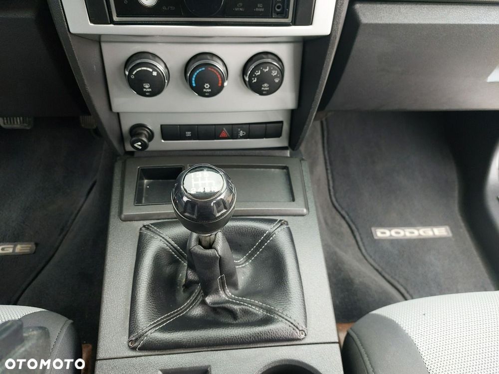 Dodge Nitro - 21