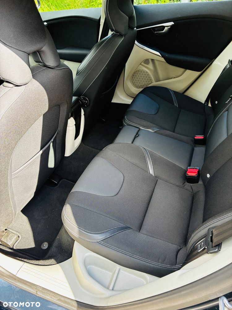 Volvo V40 D4 Drive-E Momentum - 13