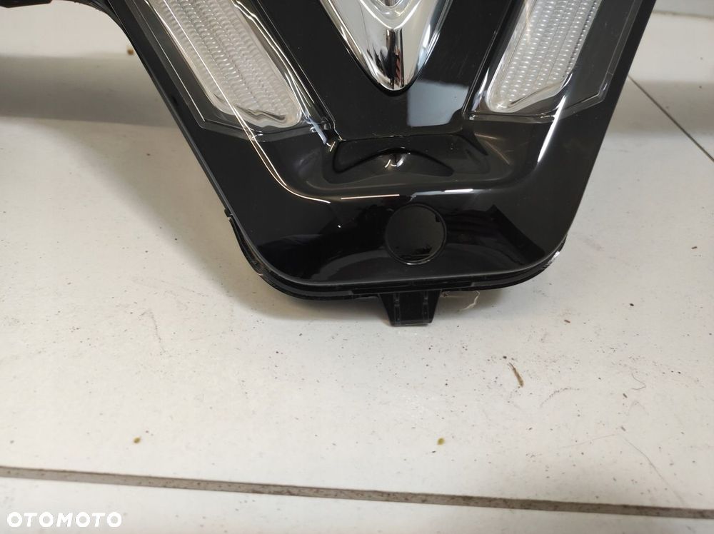 GRILL ATRAPA ŚWIATŁO DZIENNE LED ZDERZAKA PRZÓD VINFAST VF9 - 5