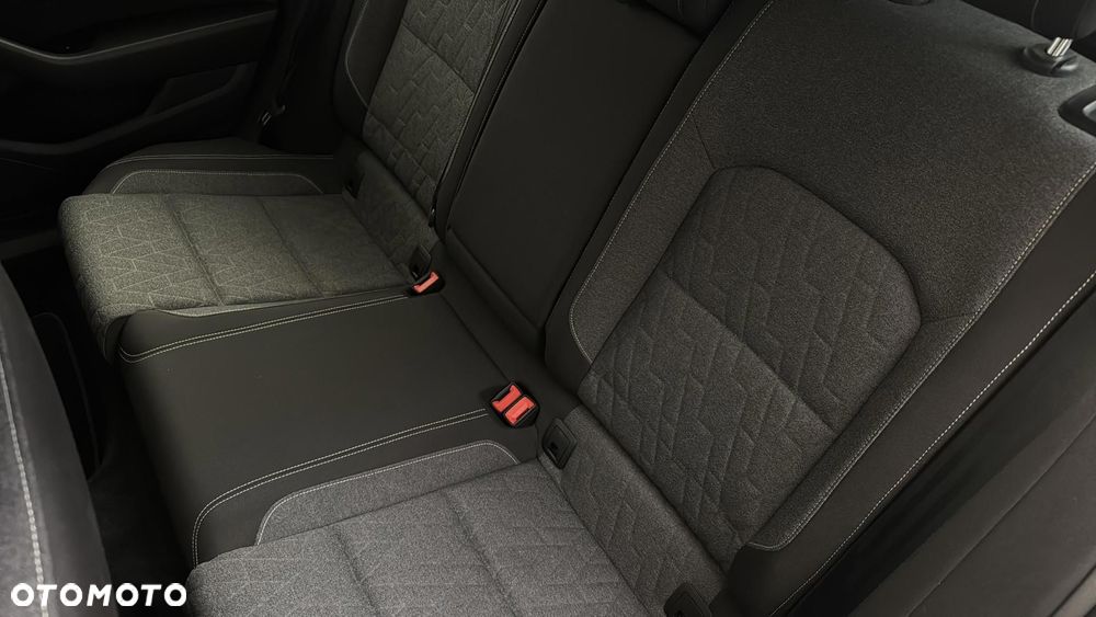 Volkswagen Passat Variant 2.0 TDI SCR Business DSG - 13