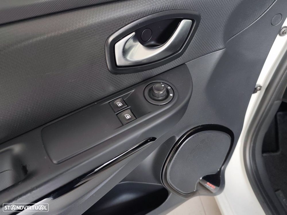 Renault Clio Sport Tourer 0.9 TCe Limited - 16