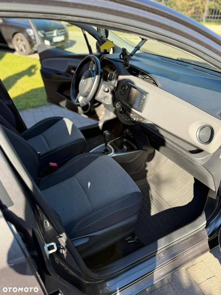 Toyota Yaris Hybrid 100 Premium EU6 - 7