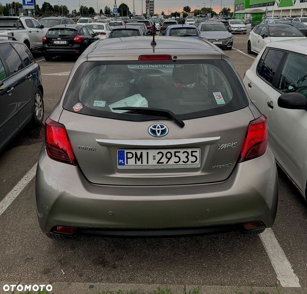 Toyota Yaris Hybrid 100 Dynamic EU6 - 6