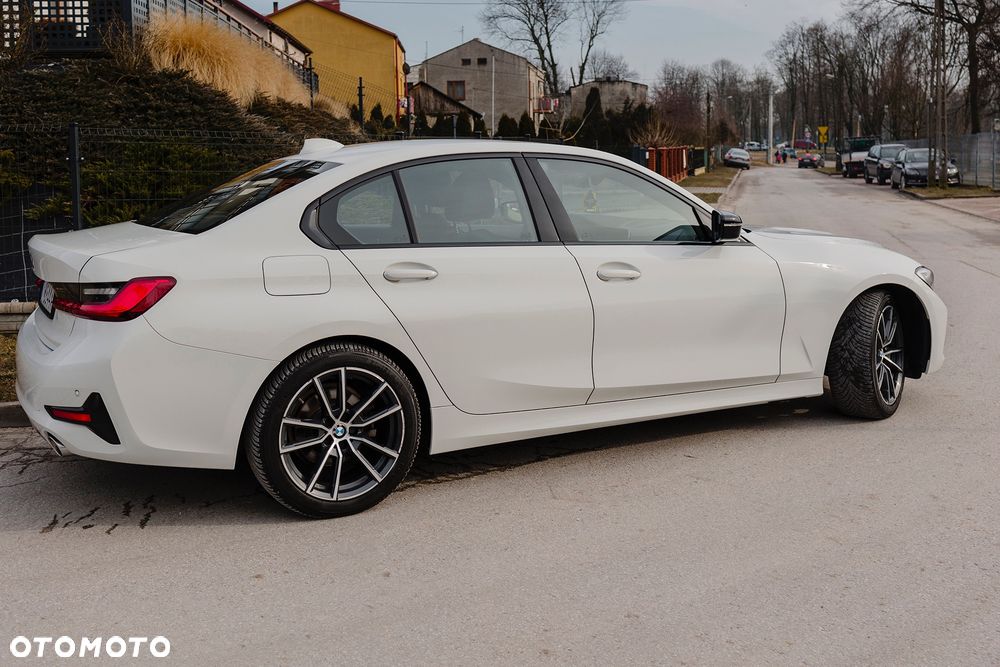 BMW Seria 3 318d Sport Line - 3