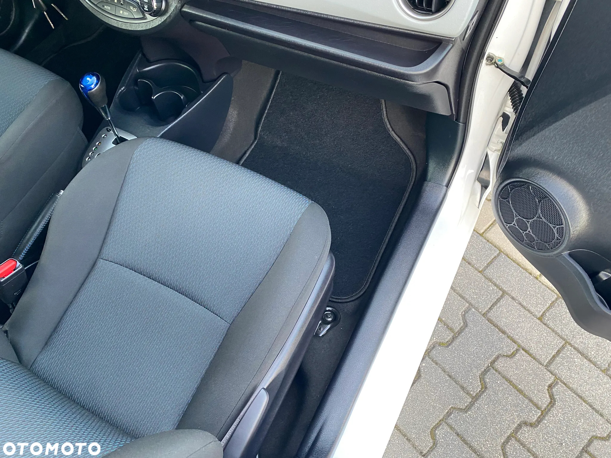 Toyota Yaris Hybrid 100 Premium - 39