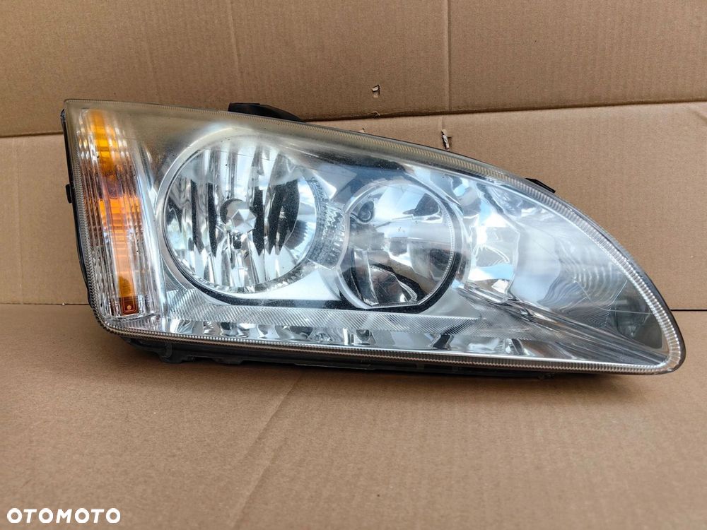 Lampa PRAWA prawy przód Ford Focus MK2 04-07r oryginalna EUROPA (2161) - 1