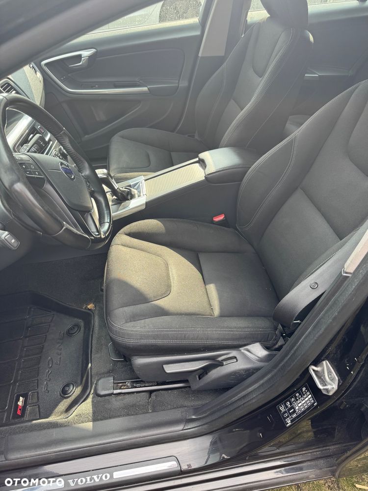 Volvo V60 D2 Momentum - 12
