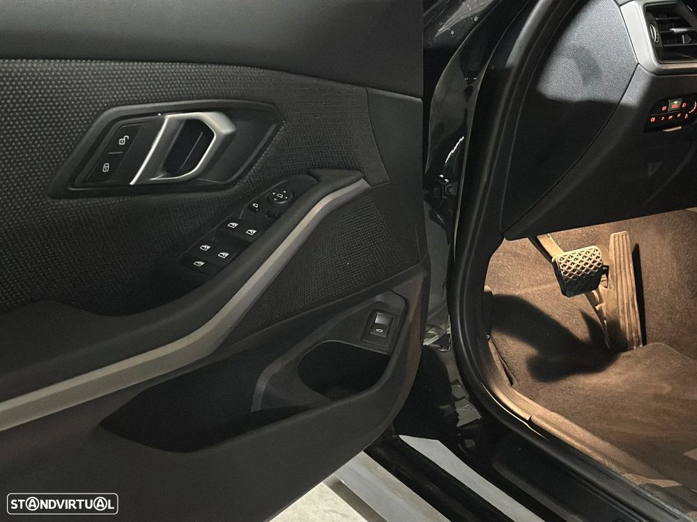 BMW 320 d Touring Auto - 16