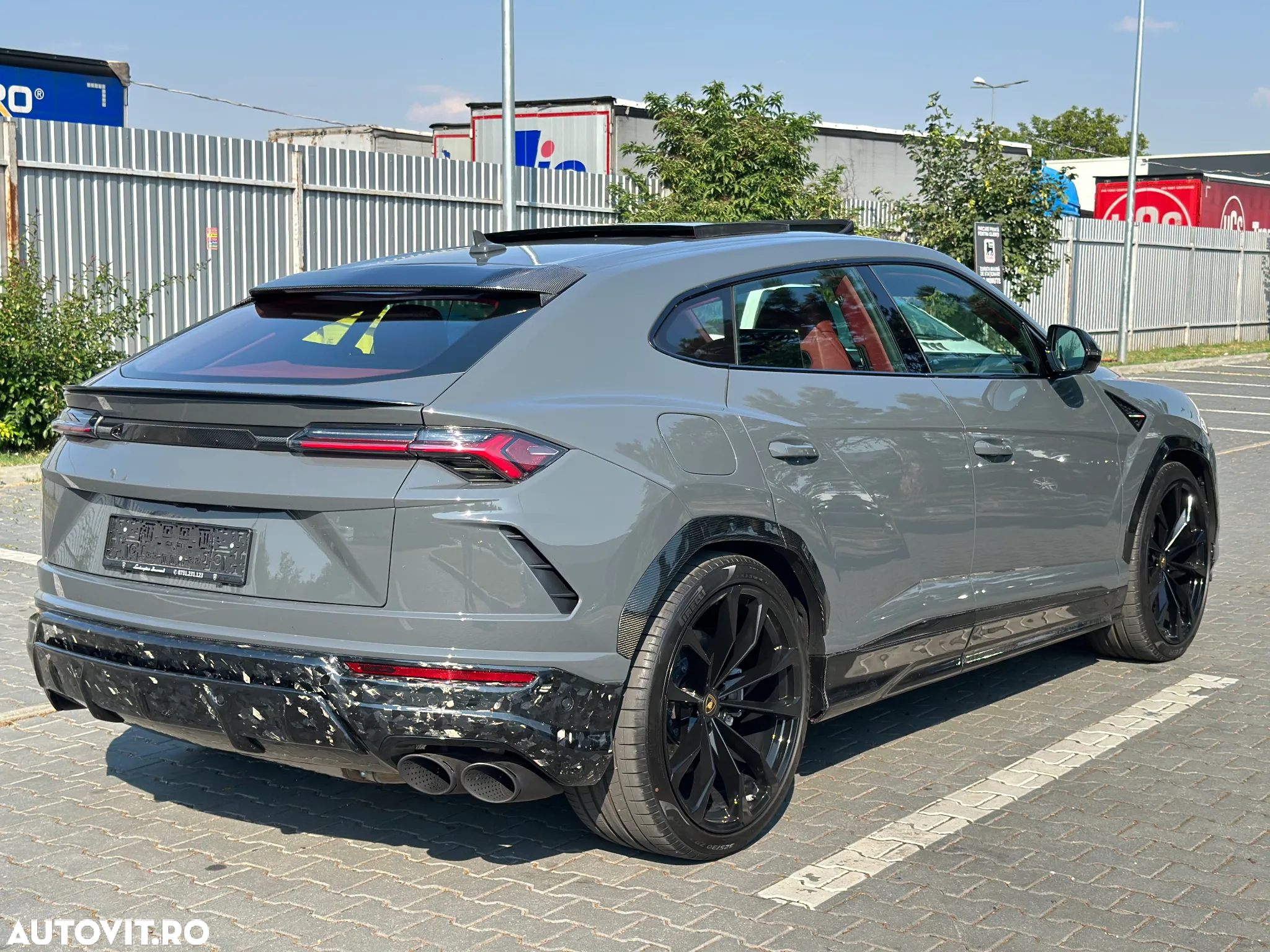 Lamborghini URUS Standard - 12
