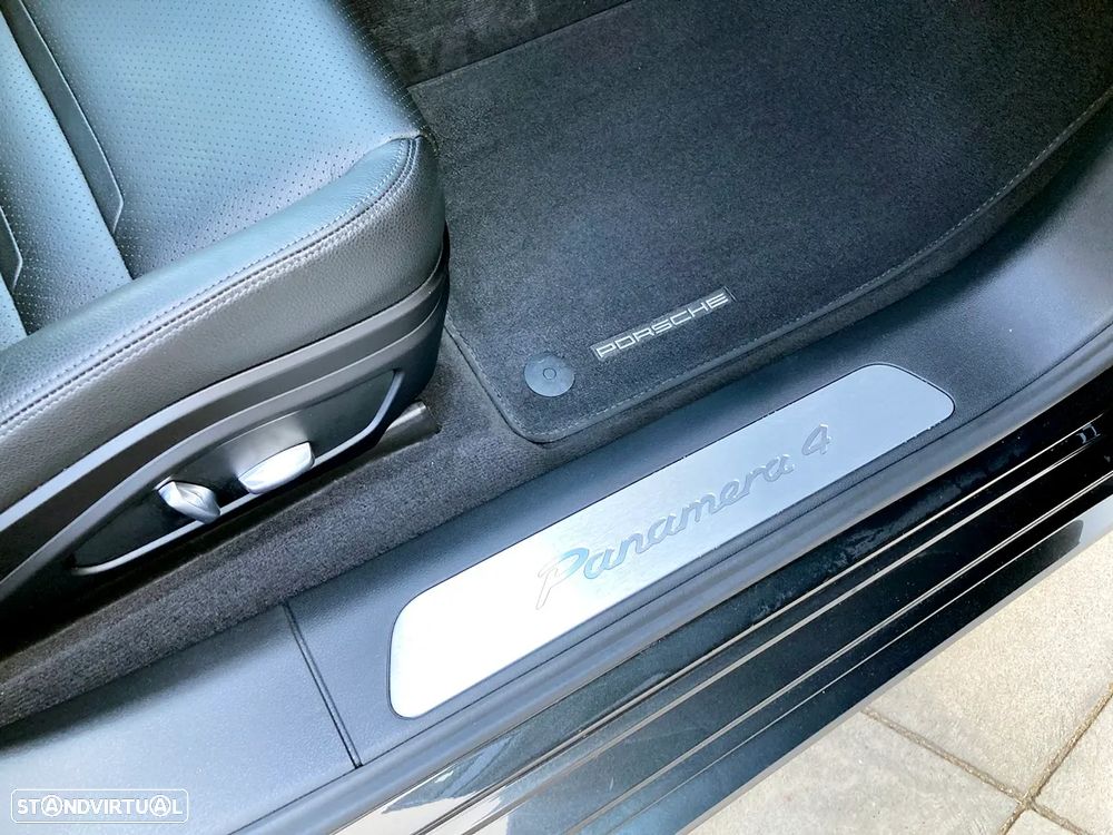 Porsche Panamera 4 E-Hybrid - 38