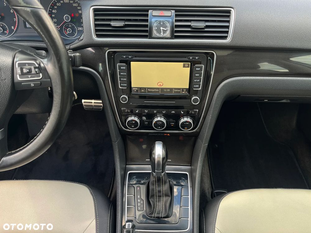 Volkswagen Passat - 21