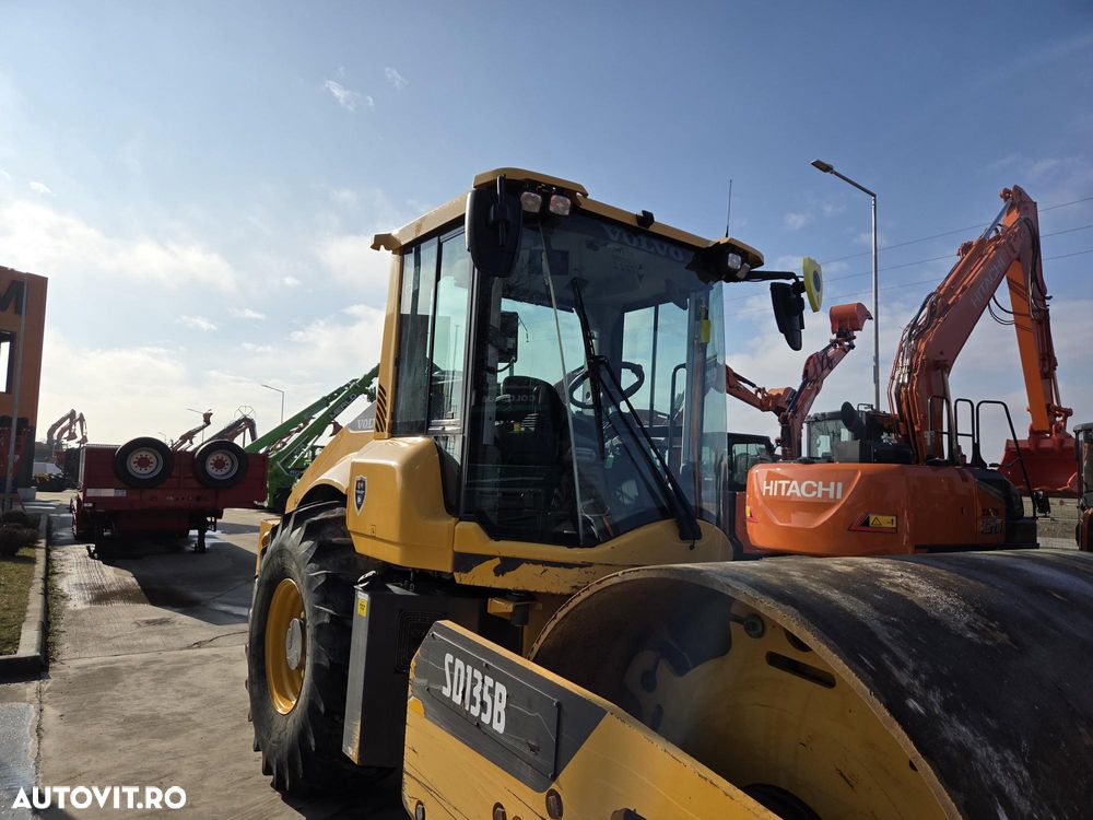 Volvo SD135B, 13,5t, latime tambur 2,3m, FULL OPTION, AC, oblon electric, GPS, antifurt, senzori pozitie, Anv 80% -ok, motor Volvo 150CP, Lung 6,1m, posibilitate leasing 4 ani, PROMOTIE 69.900 EUR+Tva - 16