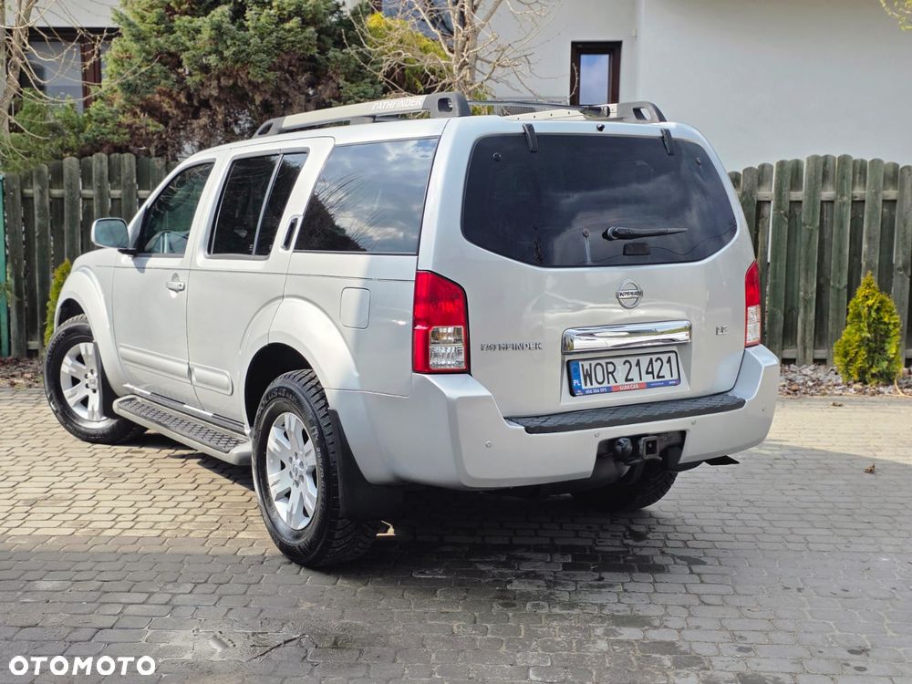 Nissan Pathfinder 4.0 V6 LE - 6